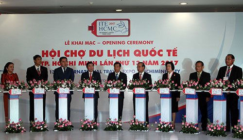  Bộ trưởng Bộ VHTTDL Nguyễn Ngọc Thiện và các quan khách cắt băng khai mạc ITE HCMC 2017